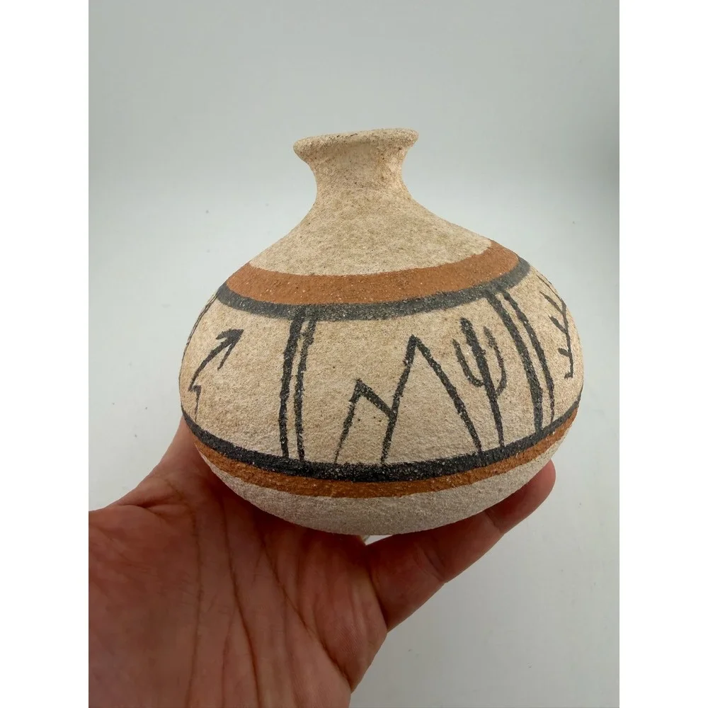 Vintage Southwestern Style Ceramic Pot‎ Hand Painted Native American Inspired